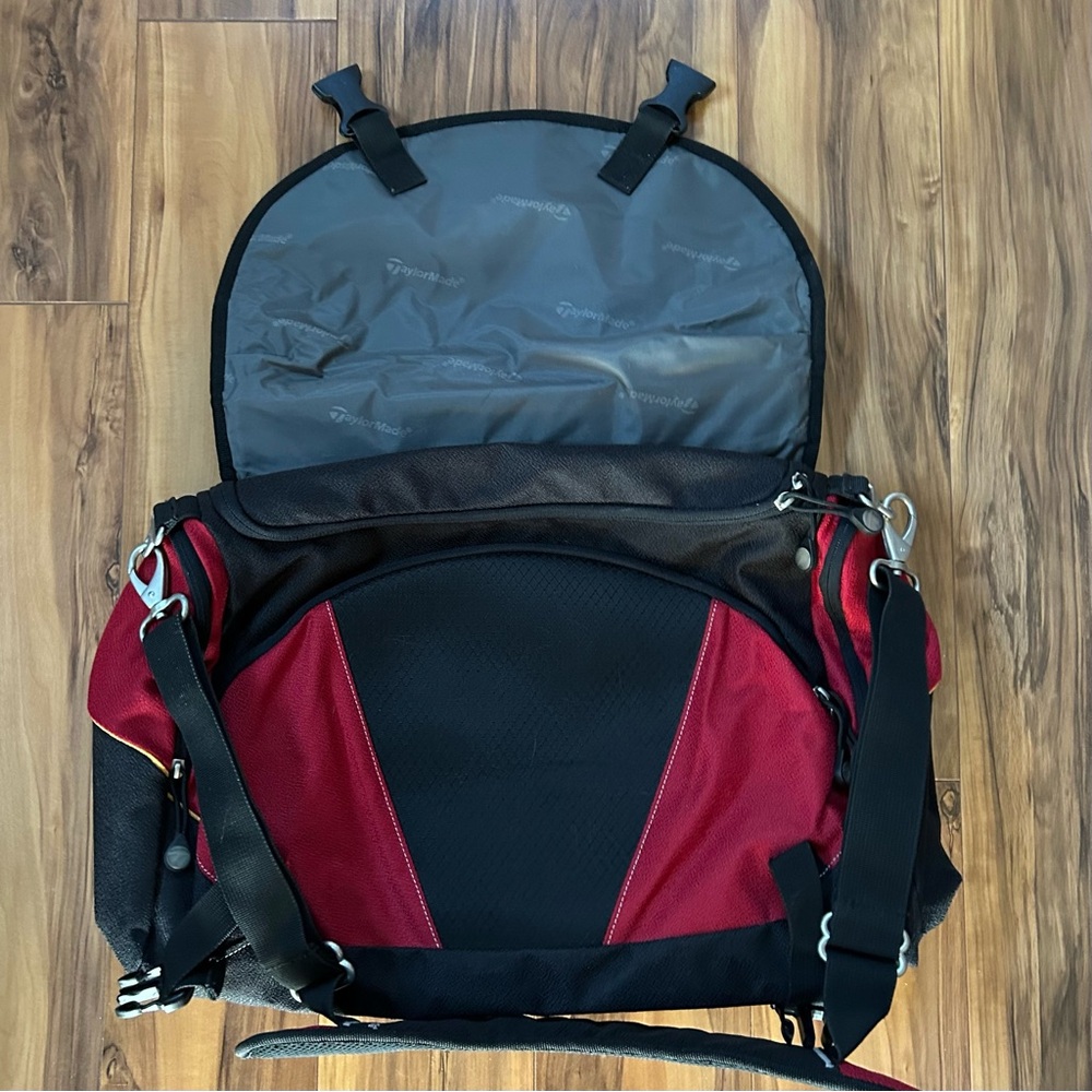 TAYLORMADE BLACK AND RED MESSENGER/GOLF LINED BAG - Picture 7 of 10